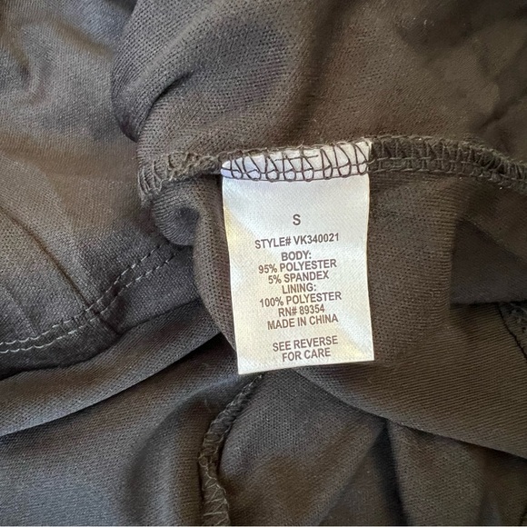 Adrienne Vittadini Leopard Print Silky Long sleeved Top Size S NWT! - Picture 7 of 9